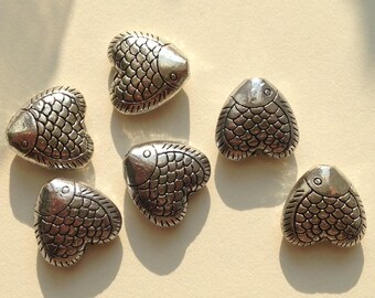 LOT 2 METAL heart silver fish beads flat 18mm /C9