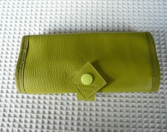 Case, pouch to slip into the purse