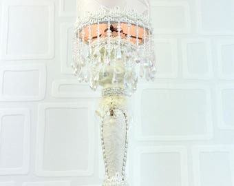 Lampe de table/lampe de chevet/lampe crème/luminaire/fleurs blanches/ décoration interieur/unique/lampe tubulaire/les lampes de marie