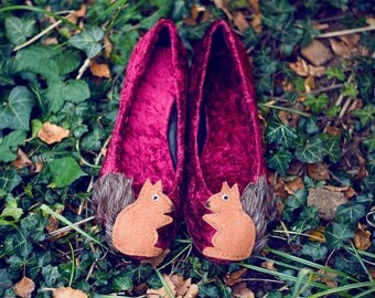 Squirrel toe pumps