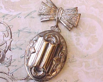 Charming Vintage Locket Brooch with Bow Top