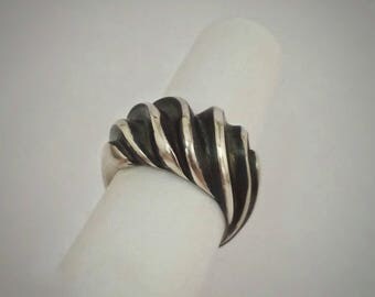 Black&White silver ring