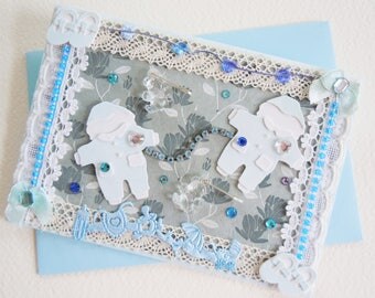 Carte Félicitations Naissance Bébé Jumeaux ou Anniversaire Premier Age Garçons - Les Layettes Bleues - Création artiste, pièce unique