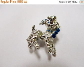 ON SALE Vintage Small Enameled Lamb Pin Item K # 1663