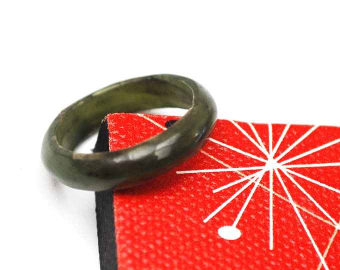 Nephrite Jade Ring - Green Gemstone Band - size 7 1/2