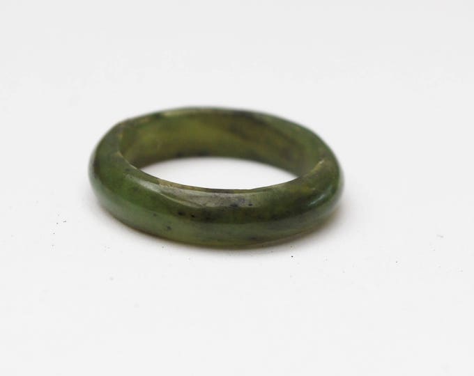 Nephrite Jade Ring - Green Gemstone Band - size 7 1/2