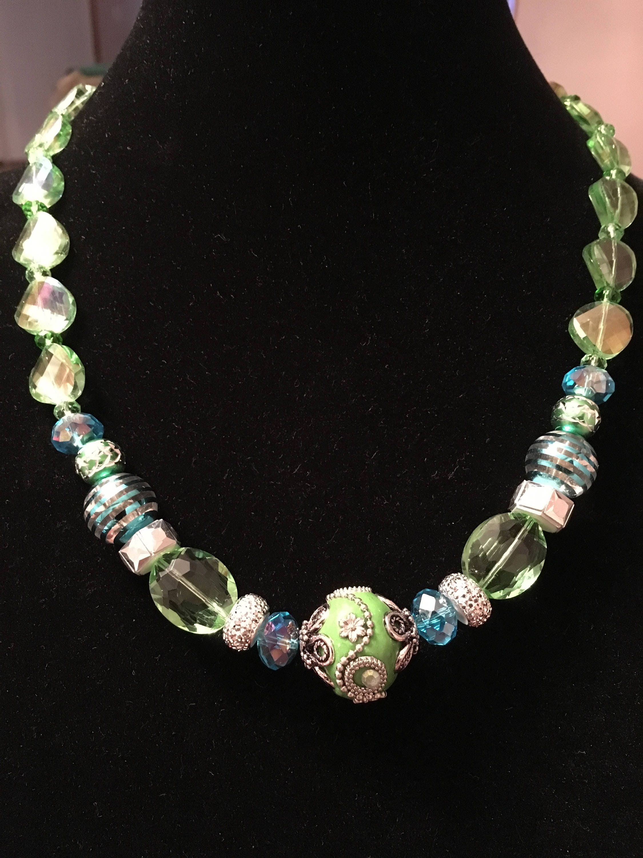 Sweet pea necklace