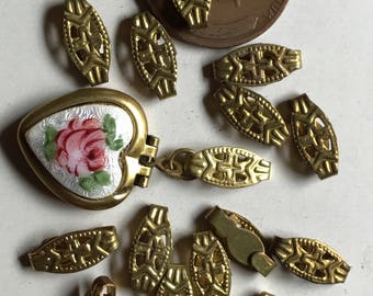 30 Vintage Filigree Bails,Aged Brass bails,Vintage Findings,Filigree bails, Victorian Bails,Victorian filigree,vintagerosefindings, G28