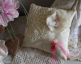 coussin d'alliances dentelle sur taffetas