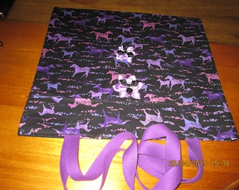 SAC bandoulière en tissu miller horse pattern, cover with a fusible interfacing, with 2 Purple webbing