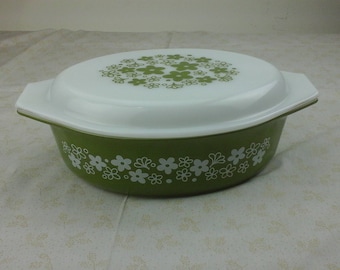 Vintage pyrex crazy daisy spring bloom, 2 1/2 quart casserole dish.