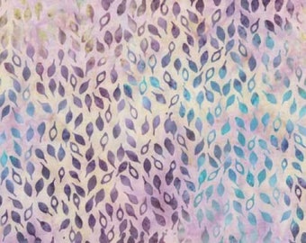 tissu patchwork Wilmington Batiks Falling Leaves Ivory Med. Mauve