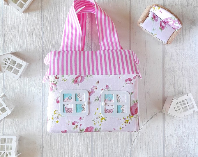 Fabric house Portable Dollhouse kit Soft dollhouse Travel toy Birthday gift for girl