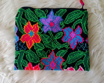 SALE Vintage embroidery stash bag. Zipper pouch