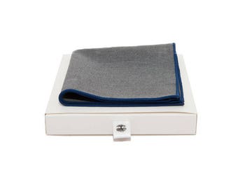 de MORÉ - Berggraues handkerchief with blue border