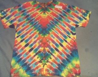 tie dye t shirt adult medium"feathers"