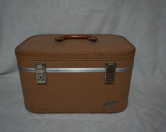 vintage style makeup case