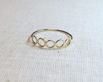Thin ring yellow gold 18 k pattern circles