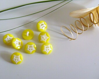 8 buttons round fantasy stars yellow 14 mm