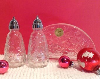 Vintage Princess House Christmas Poinsettia Fantasia Napkin Holder #518 and Salt Pepper Set #542 with original boxes