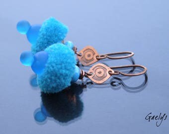 Pompom Girl Turquoise - boucles d'oreille verre et cuivre, gravure à l'eau forte - Style Bohême - lampwork - bo Gaelys