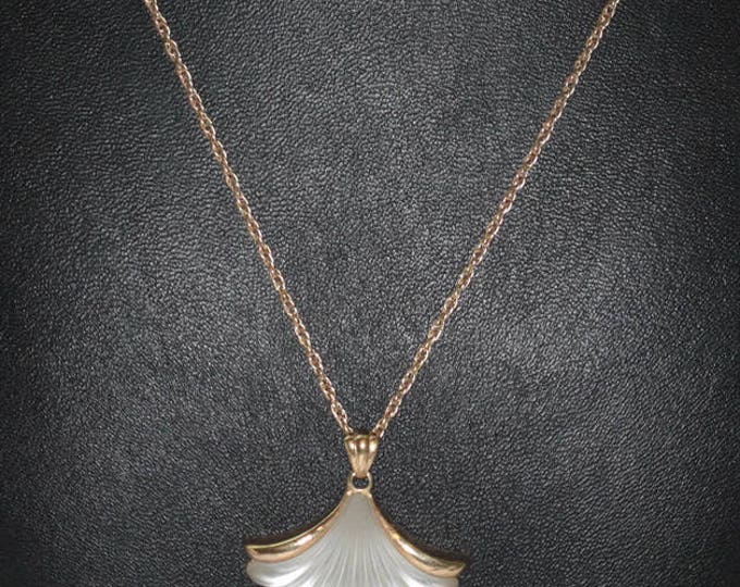 Avon Frosted Glass Shell Fan Pendant Necklace Vintage