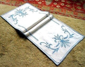 Table Runner Very Vintage Linen Embroidered Beautiful Blue Fleur de Lis 51"