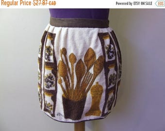 CLEARANCE 1970s Kitchen Apron - Terry Cloth Tea Towel Apron - Spoons and Spices Vintage Retro Kitchen Kitsch