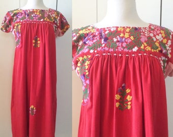 Embroidered Mexican dress, Red Oaxacan handmade from the 60s M L