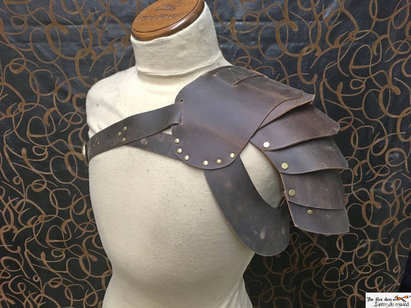 Gladiator spartacus leather shoulder armor high quality.