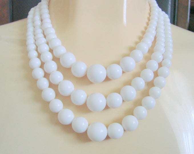 Vintage Bold White Lucite Bead Bib Necklace / Silver Tone Decorative End Findings / Jewelry / Jewellery