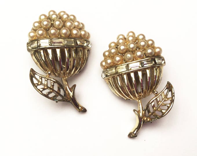 Coro Flower earrings - White faux pearls -Clear rhinestones - Gold plated metal - Clip on earrings