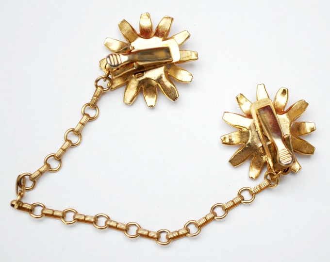 Daisy Flower Sweater clip - Enamel flower - Daisy - Sweater Guard - gold chain