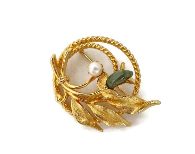 Sarah Coventry Circle Brooch, Twisted Gold Tone Flower Pin with Faux Pearl and Jade Greet Nugget