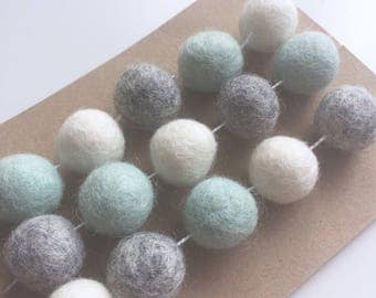 Felt Ball Garland, Mint & Grey Nursery, Mint Grey Decor, Felt Balls, Nursery Decor, Home Decor, Babies nursery decoration, Neutral Nursery