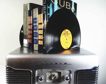 Vinyl Record Bookends - Vintage Bookends for the music enthusiast add charm & warmth to any room. Hand Crafted From Recycled vinyl records