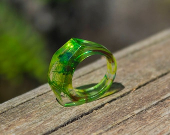 Green resin ring, Skeleton leaf ring, Nature ring, Faceted ring, Gift for her, Geometric ring, Resin jewelry, Nature jewelry, Women ring