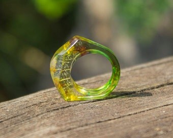Yellow-green resin ring, Skeleton leaf ring, Nature ring, Faceted ring, Gift for her, Geometric ring, Resin jewelry, Nature jewelry