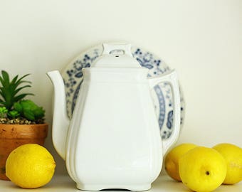 White ironstone teapot, excellent condition, antique teapot, farmhouse antique, 9 inches tall, Alfred Meakin England