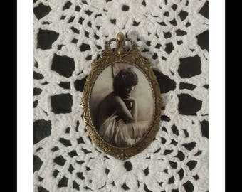 handmade jewelry, vintage Romance brooch