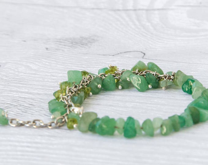 Christmas present for mom, Green peridot bracelet, Chrysolite jewelry, Peridot chip bracelet, Peridot beaded bracelet