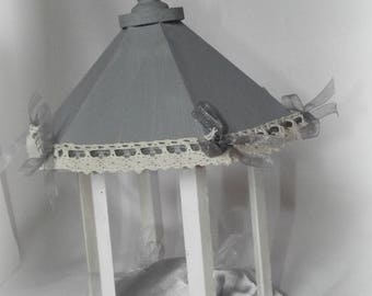 porte alliances pergola grise et blanche et dentelle