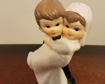 Vintage 1940s wedding cake topper **FREE SHIP** bride and groom retro love wedding accessories wedding items vintage wedding
