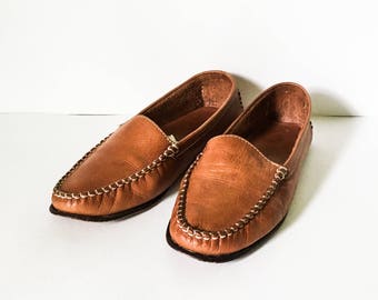 Leather loafers size 7.5M - Women's slip on shoes - Loafers 7.5M - Women's leather shoes - Eddie Bauer slip on shoes - E Bauer Loafers
