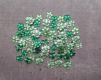 Lot 100 Green rhinestones form flower 9mm to 1.2 cm shade