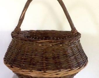 Basket old salad, French wicker basket form