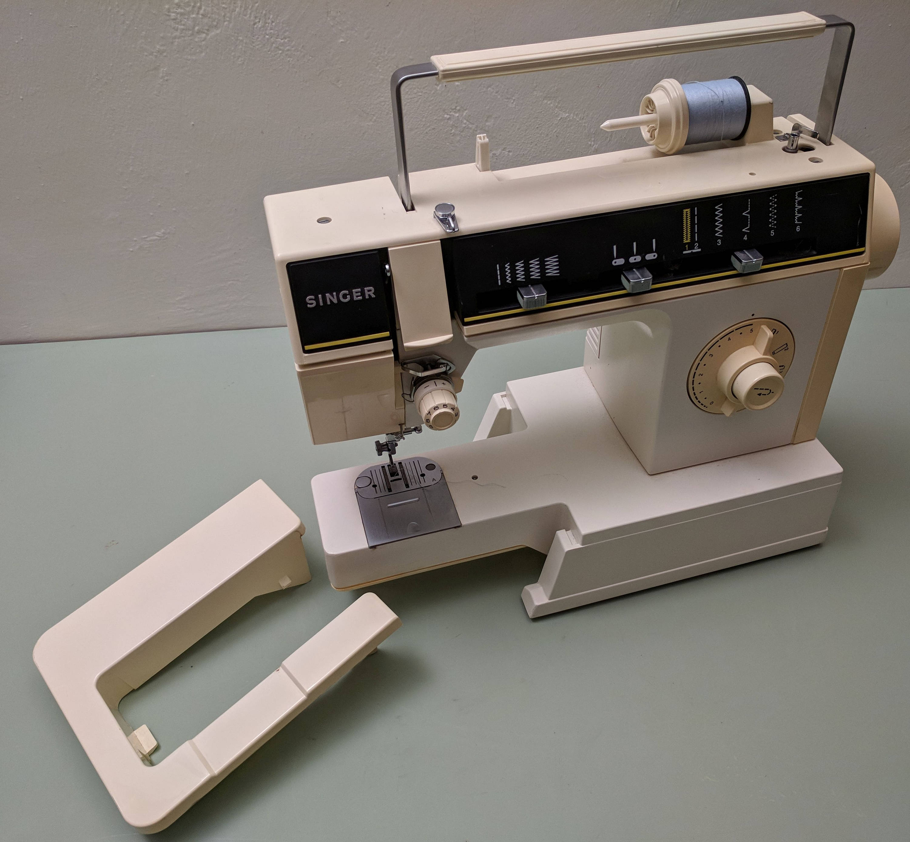 SINGER 6212C sewing machine from Reticulum on Etsy Studio