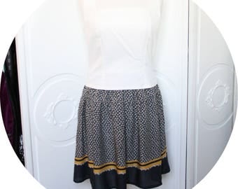 Navy blue short skirt and yellow, Navy Blue elastic, flowing skirt waist skirt, Navy Blue skirt has yellow flowers