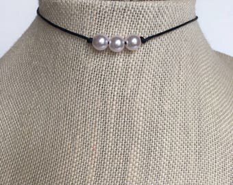 Three Pearl Necklace, Three Pearl Choker, Pearl Leather Choker, Leather Pearl Choker Necklace, Pearl Necklace, Boho Necklace