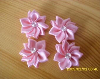 set of 4 flowers in pink satin blade with 26 rhinestones a 30 mm